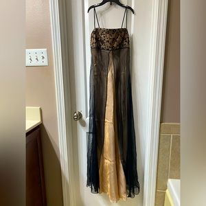 Beautiful black and gold gown ✨